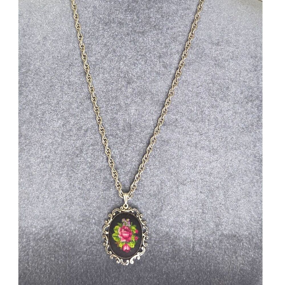 Vintage SilverāTone Embroidered Floral Pendant Necklace ā Oval Rose Design